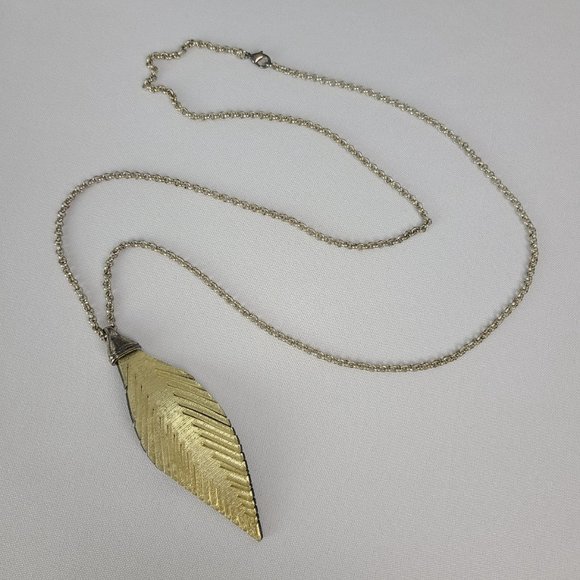 Color By Amber Jewelry - Color By Amber Silver Tone Leaf Necklace